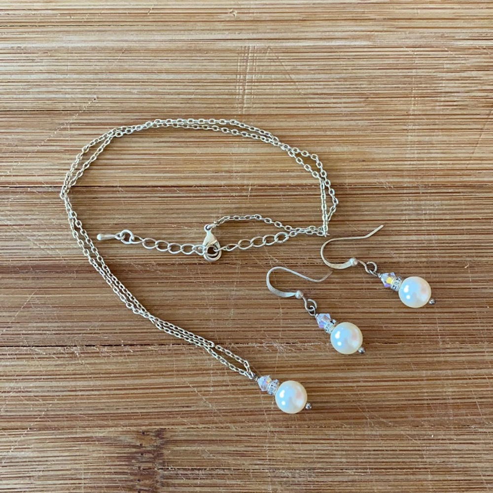 Necklace and earring set
